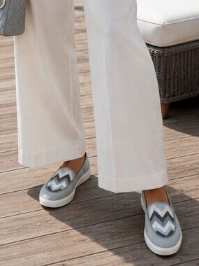 BZees March On Oyster Grey Chevron Knit Slip-On Moc, Loafer Size 8.5 (NWOT)